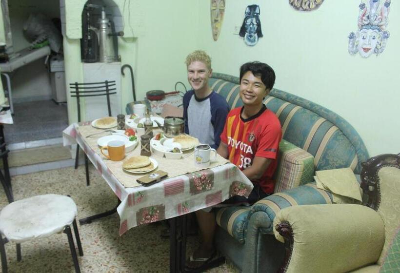 تختخواب در اتاق مشترک, Bunksurfing Hostel