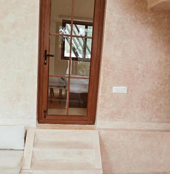 标准间带游泳池, Tuscan Breeze, Nandi Hills