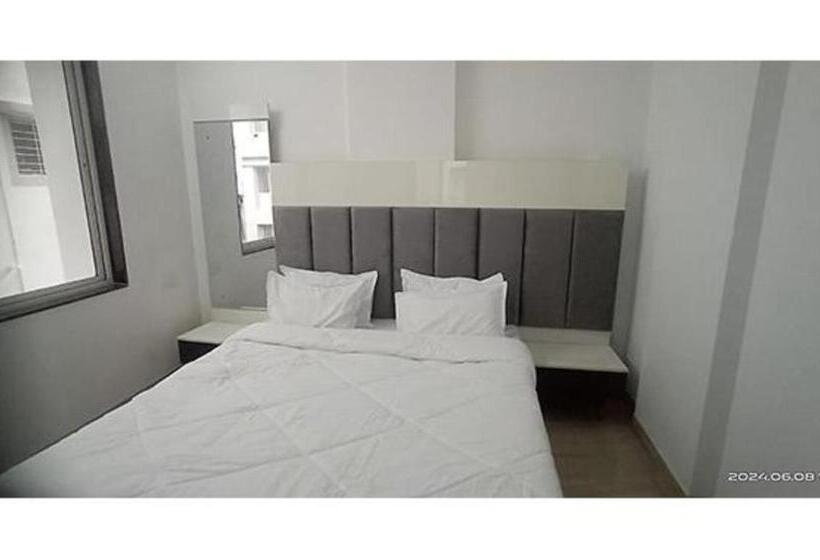 اتاق لوکس, Fabhotel En Suite   Nr Paras Hospital