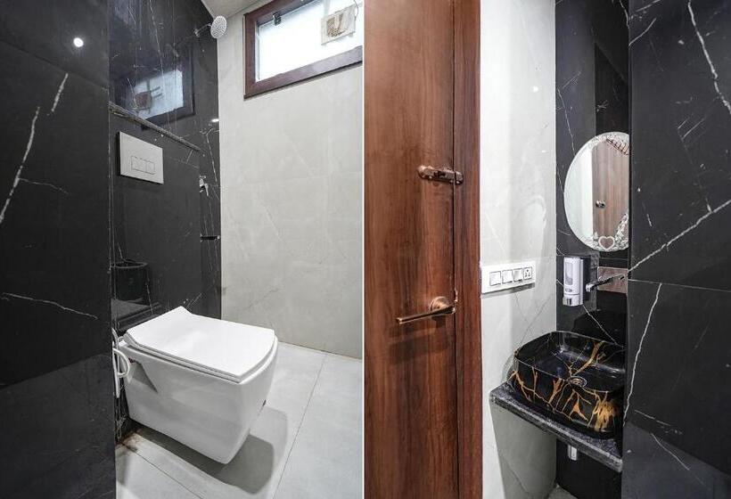 Quarto Deluxe, Fabhotel Shree Priya Pritam Dham