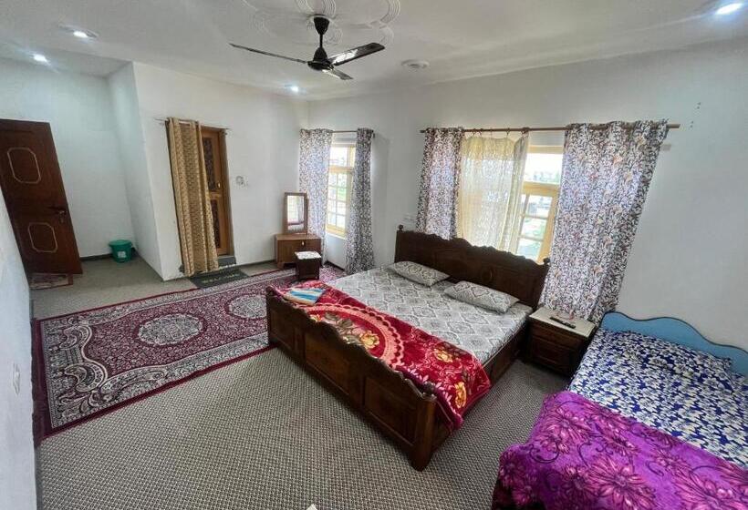 اتاق استاندارد سه نفره, Shahin Heritage And Homestays