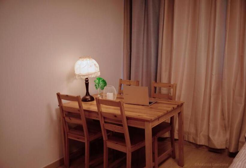 اتاق استاندارد, Hongdae Happy Room 2