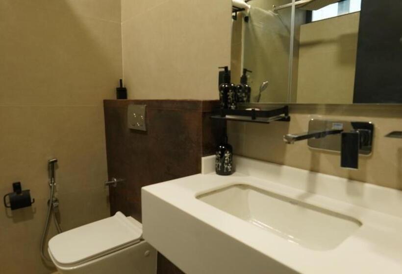 اتاق لوکس, Aquila Grand Suites   Noida Sector 136