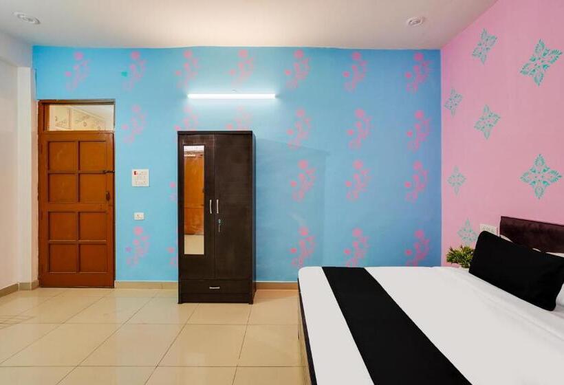 اتاق کلاسیک سه تخته, Oyo Hotel Royal Palace
