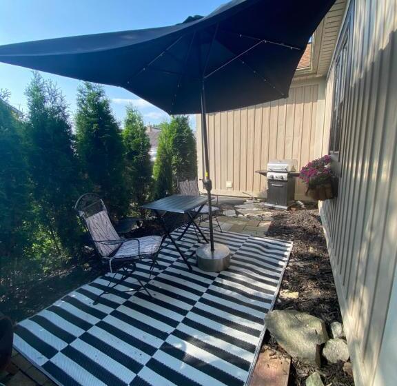 Семейное Бунгало, Wellington Street Guest House