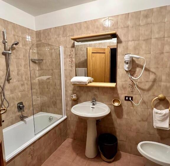اتاق استاندارد چهار تخته, Albergo Ristorante Al Fratè Da Streza