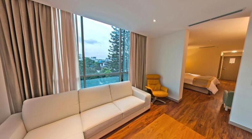 Люкс Deluxe Кровать Кинг, Radisson Hotel Guayaquil