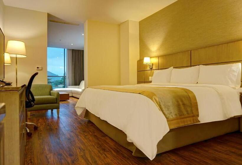 Люкс Deluxe Кровать Кинг, Radisson Hotel Guayaquil