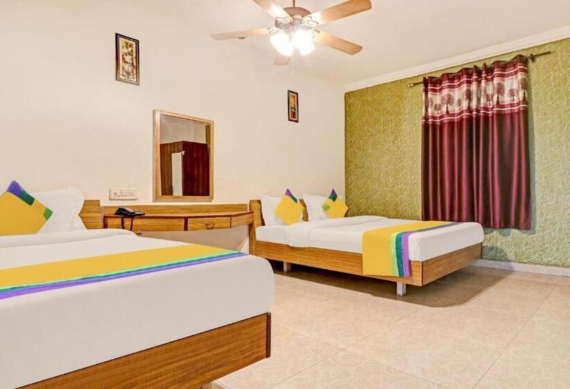 Economy Quadruple Room, The Regency Hotel Amirtsar