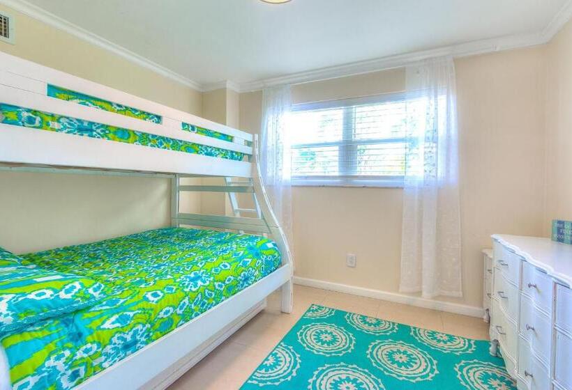 آپارتمان 2 خوابه, Tropic Terrace Suite #40   Beachfront Resort