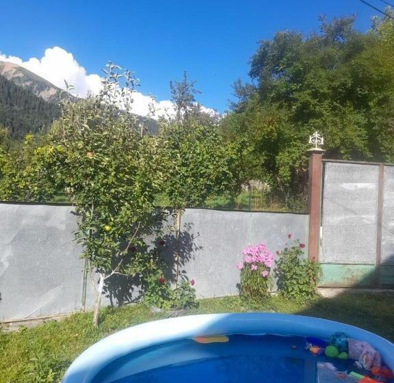 اتاق استاندارد سه نفره, Guesthouse   Kavkasioni