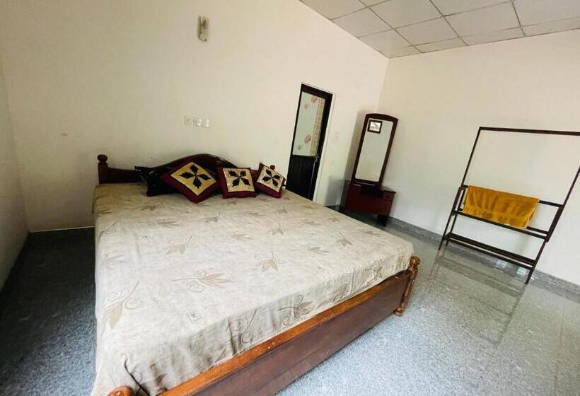 اتاق استاندارد, Railway Bungalow