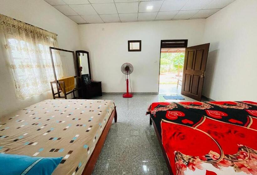 اتاق استاندارد, Railway Bungalow