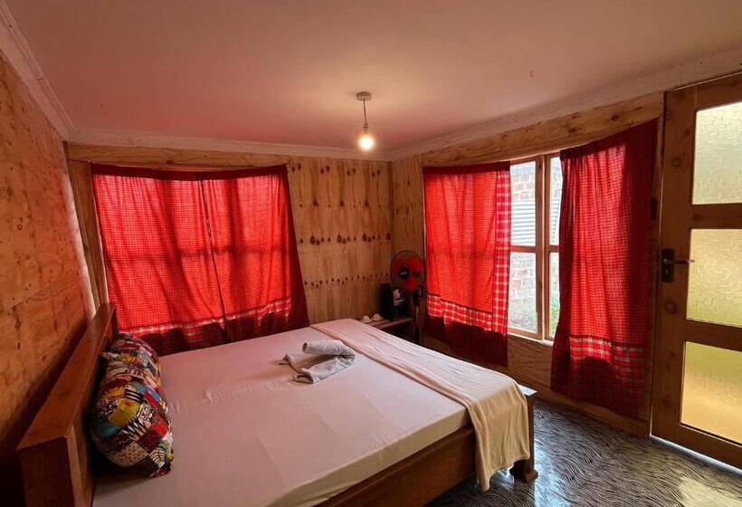 اتاق لوکس با بالکن, Patience Airport Cottages
