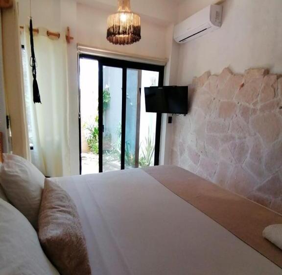 استودیوی لوکس, Ikal Island Garden   Adults Only