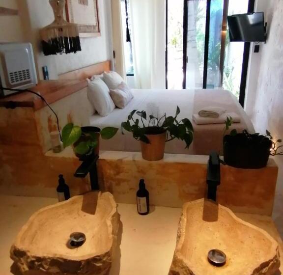 استودیوی لوکس, Ikal Island Garden   Adults Only