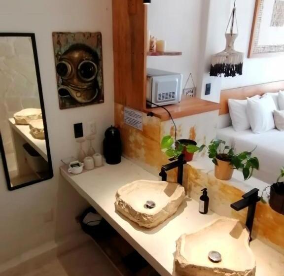 استودیوی لوکس, Ikal Island Garden   Adults Only