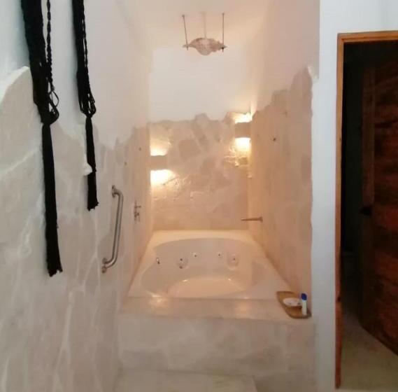 استودیوی لوکس, Ikal Island Garden   Adults Only