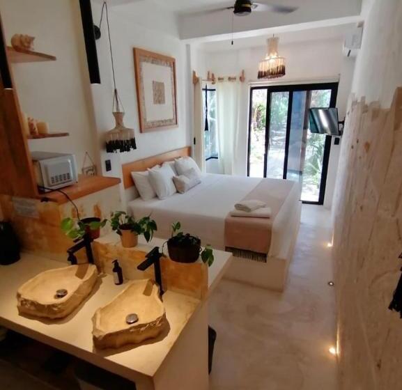 استودیوی لوکس, Ikal Island Garden   Adults Only