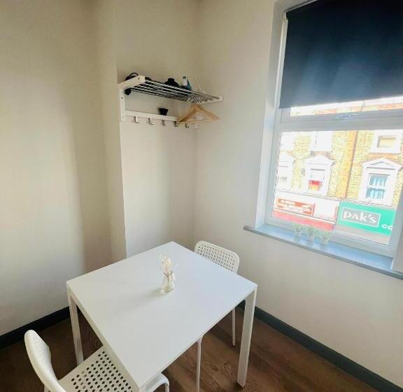 חדר אקונומי, Kilburn Guest Rooms 167