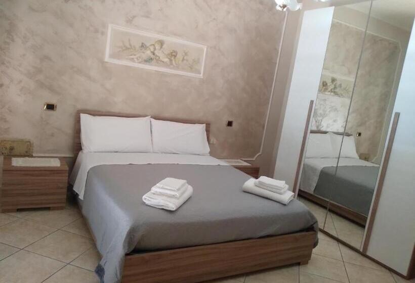 Номер Deluxe, Turisti A Casa Mia