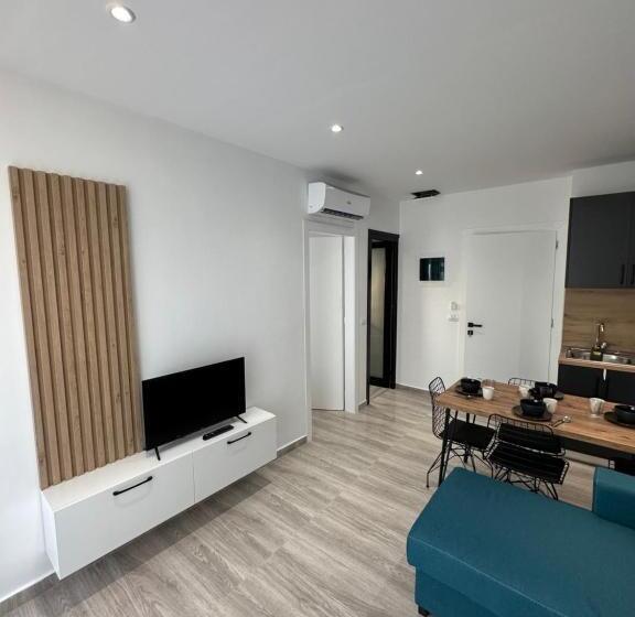 آپارتمان 1 خوابه با بالکن و چشم‌انداز دریا, Io S Apartments