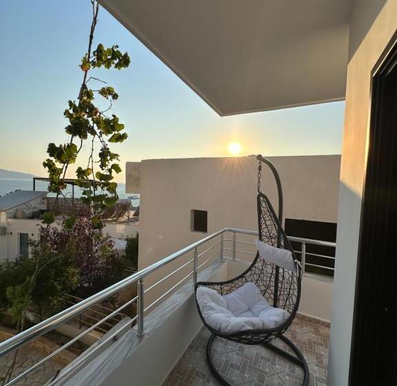 آپارتمان 1 خوابه با بالکن و چشم‌انداز دریا, Io S Apartments