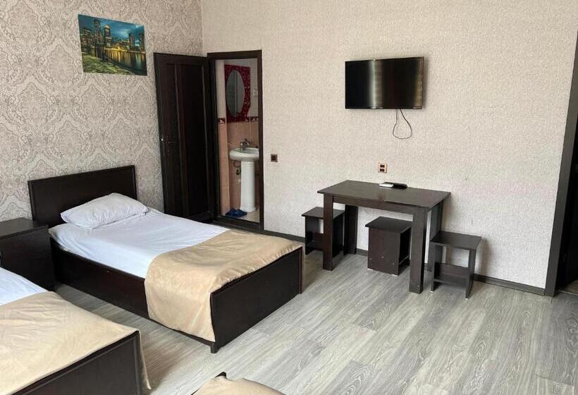 اتاق استاندارد سه تخته با سرویس بهداشتی مشترک, Evim Hotel Mingecevir