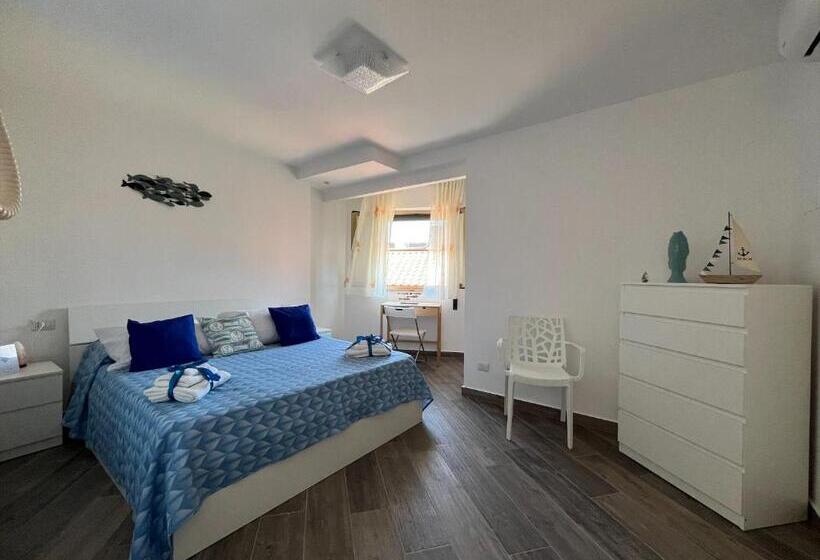 غرفة قياسية مطلّة علي البحر, Belvedere Apartment