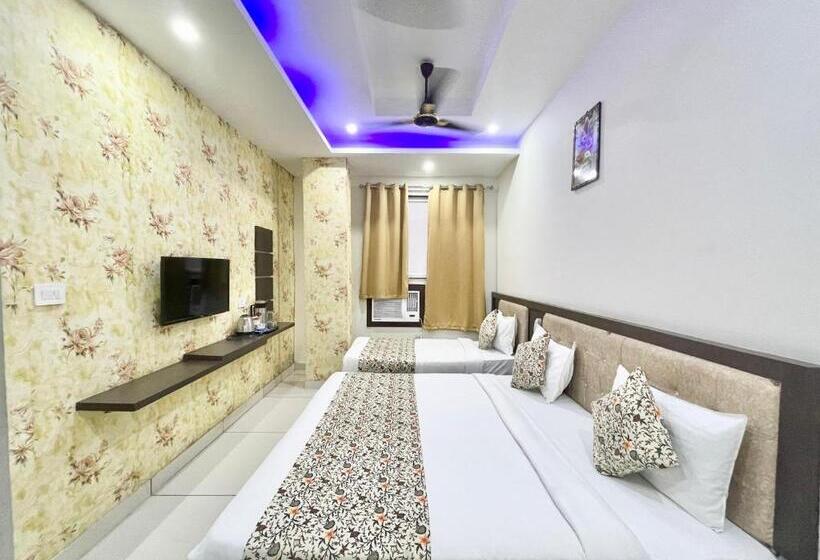Номер Стандарт Трехместный, Bagga Kuteer ! Haridwar होटल बग्गा कुटीर ஹோட்டல் பக்கா குடிசை Fully Air Conditioned Hotel, Lift Wifi