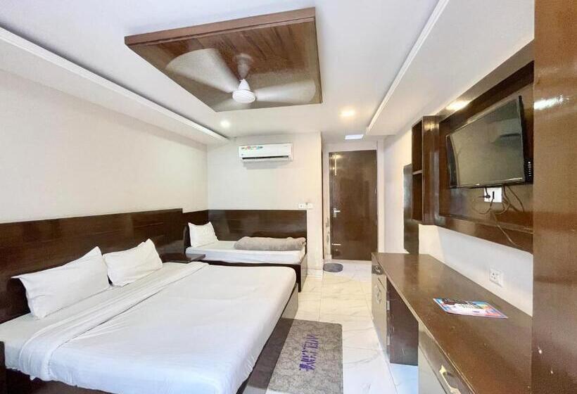 스탠다드 트리플 룸, Ray Ban ! Haridwar होटल रे बन ரே பான் ஹோட்டல் Fully Air Conditioned Hotel, Lift Wifi And Parking Ava