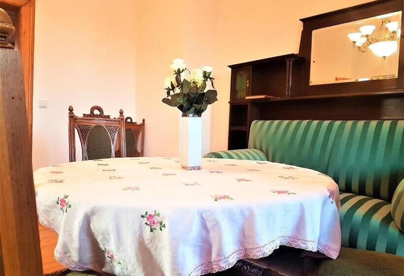 Номер Стандарт с Балконом, Unik Villa Kurz Urlaub Mit Veranda Und Balkon