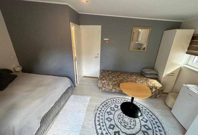 استودیوی سوپریور, Paivilla Boutique