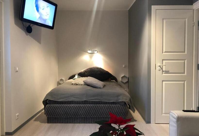 استودیوی سوپریور, Paivilla Boutique