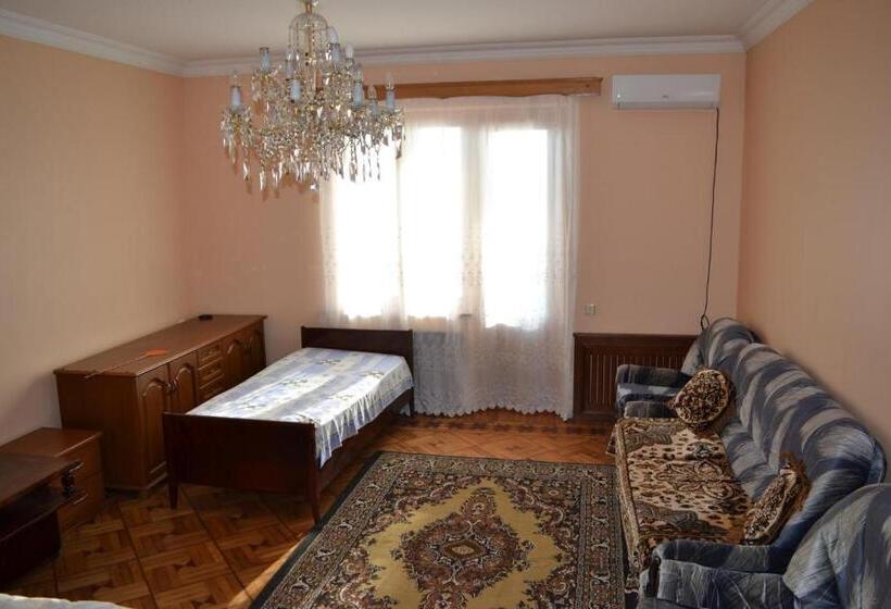 اتاق لوکس با چشم‌انداز دریا, Beach Front Seaside