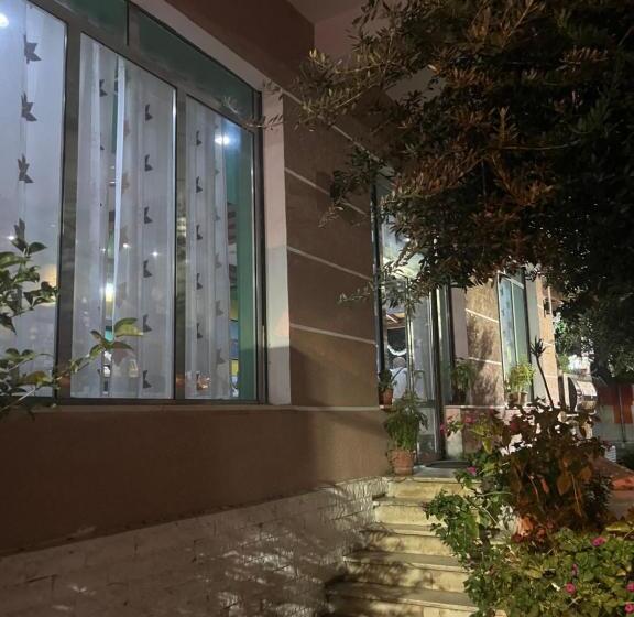 이코노미 룸, Luli City Center