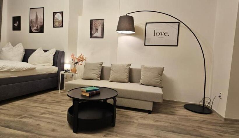 Семейный Номер, 123 Shop & Stay