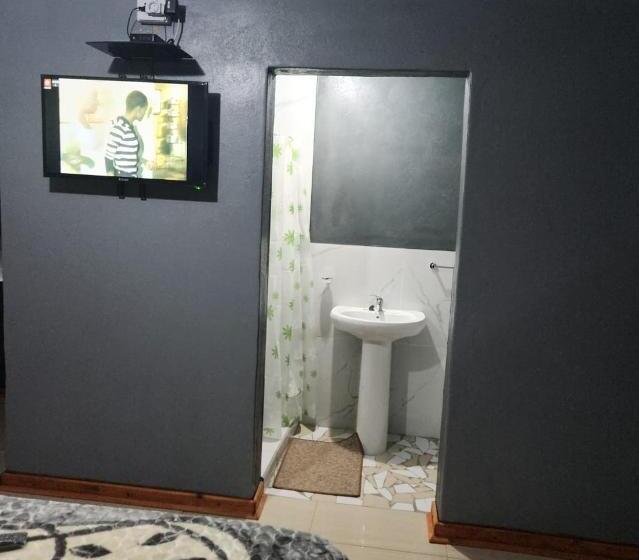 스위트, Monarca Inn   Affordable Accomodation In Makwane Molapo Location Qwaqwa
