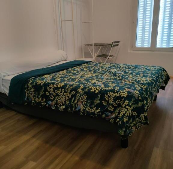 اتاق اکونومی, Le Cartaultputeaux Paris Ladefense