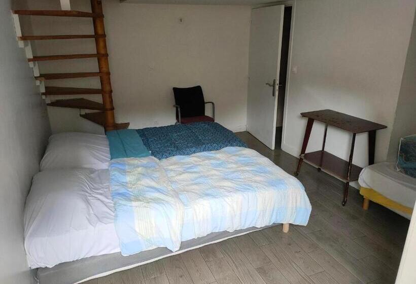 Economy Quadruple Room, Le Cartaultputeaux Paris Ladefense