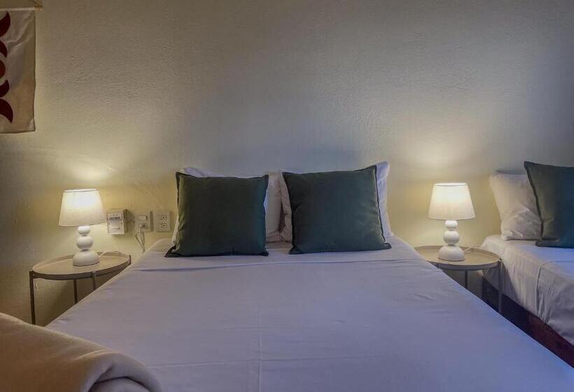 اتاق لوکس سه تخته, Viajero Puerto Escondido Hostel