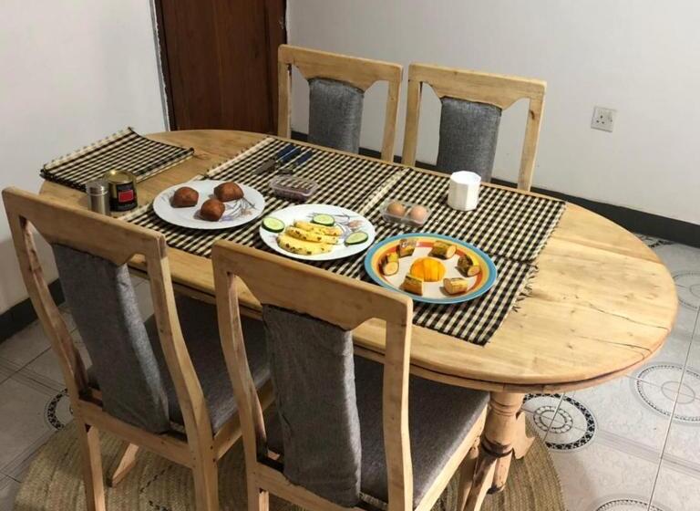 اتاق اکونومی, Saza Adventures