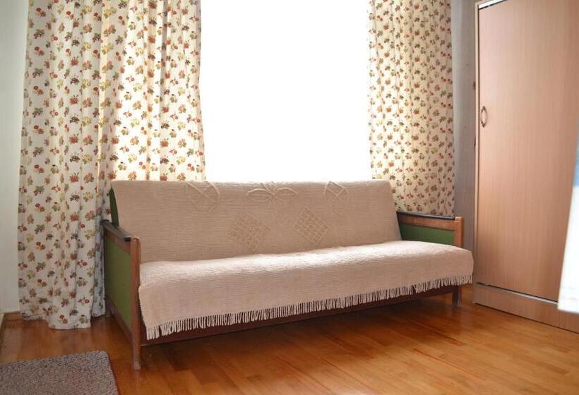 3 Bedroom Suite, Medea S Guest House
