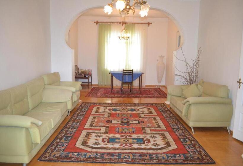 3 Bedroom Suite, Medea S Guest House