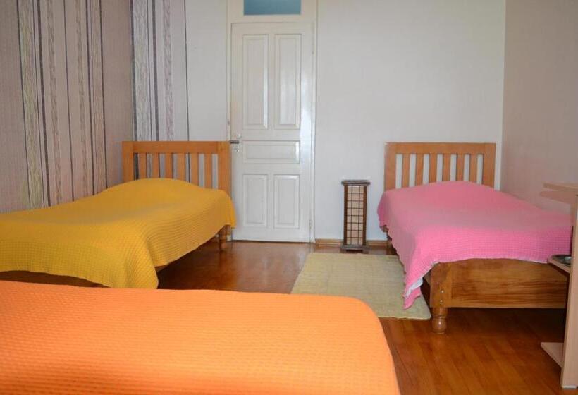 3 Bedroom Suite, Medea S Guest House