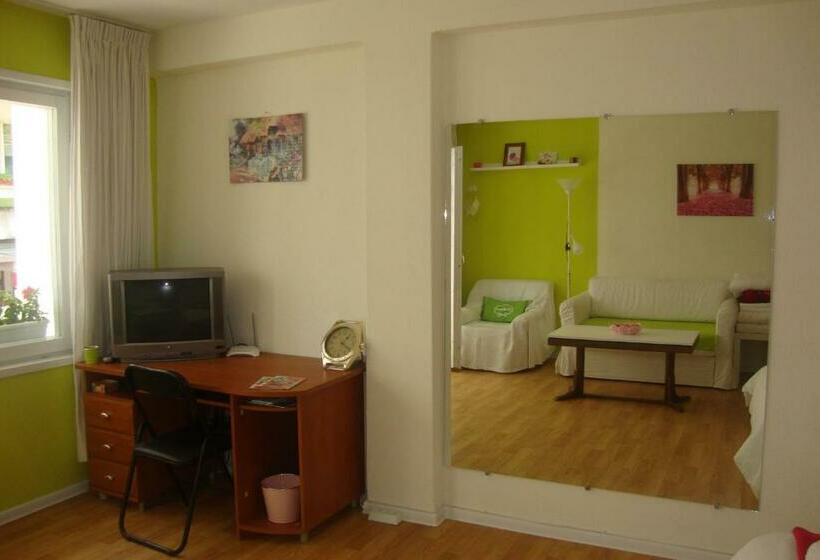 Четырехместный Номер Стандарт с Балконом, Guest Rooms Colours