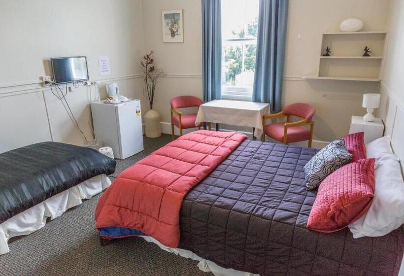 Quarto Triplo Comfort, Post Office