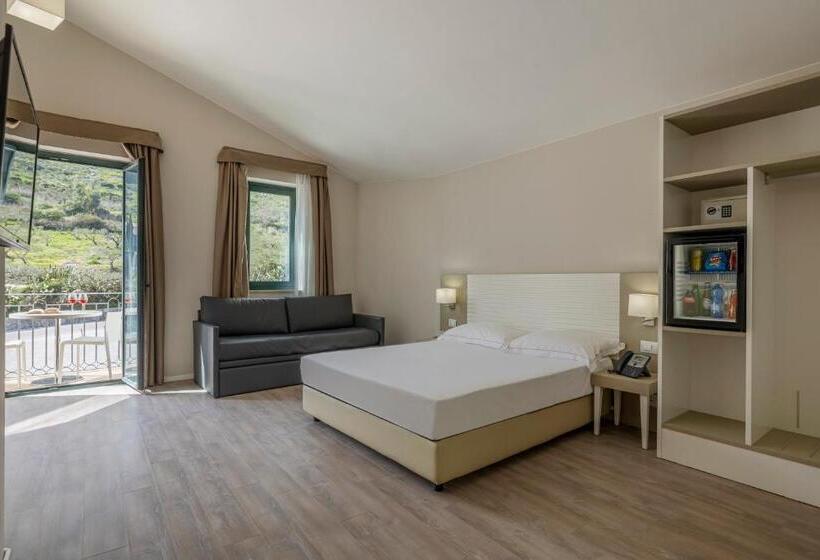 اتاق خانوادگی با چشم‌انداز کوه, Venere Di Erice Resort & Spa
