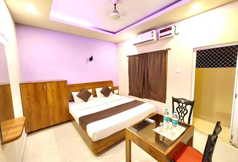 اتاق لوکس با تخت بزرگ, Goroomgo Blue Sagar Puri Near Sea Beach   Newly And Decorated Room With Fully Air Conditioning  Lift
