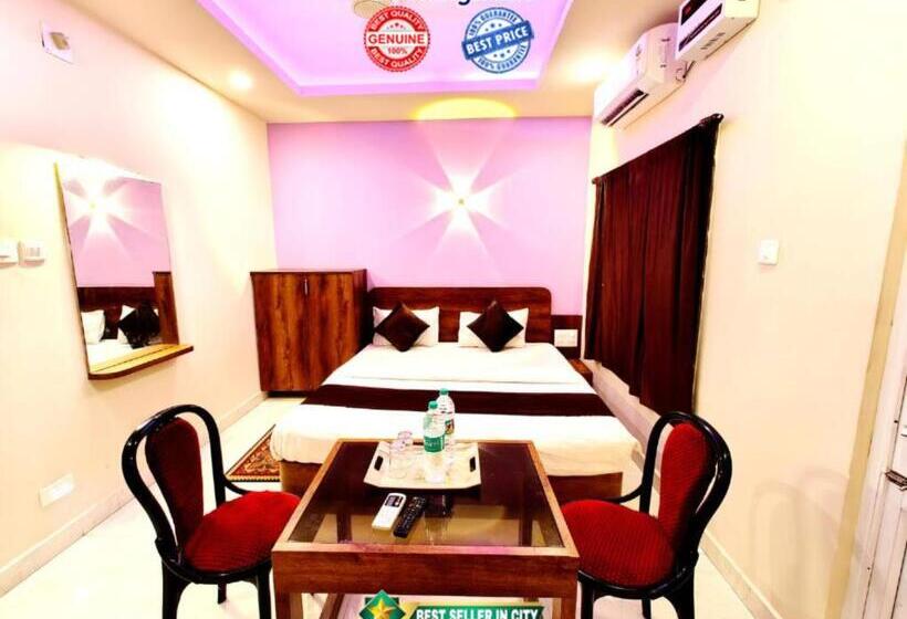 اتاق لوکس با تخت بزرگ, Goroomgo Blue Sagar Puri Near Sea Beach   Newly And Decorated Room With Fully Air Conditioning  Lift